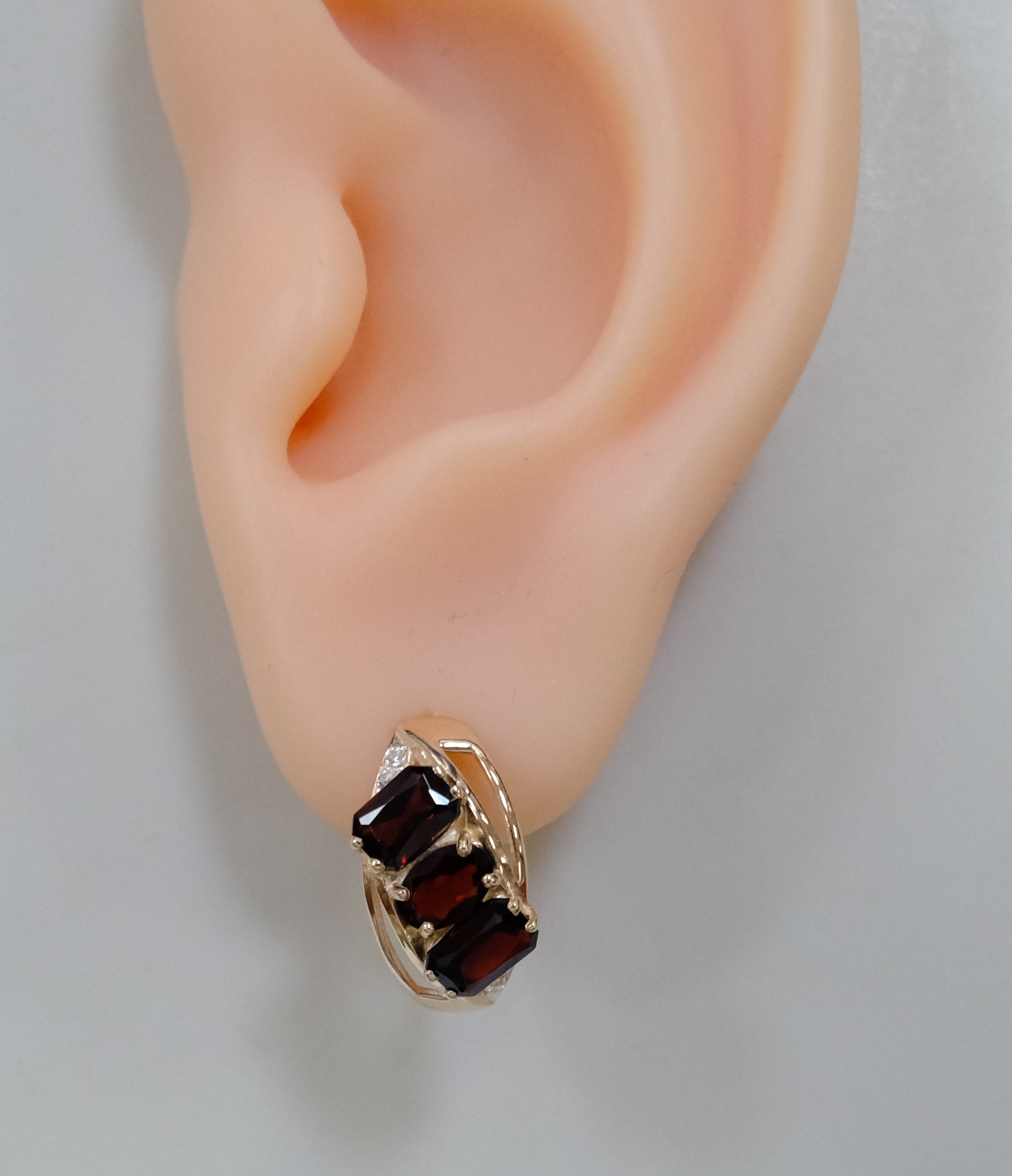 Серебряные серьги с гранатами